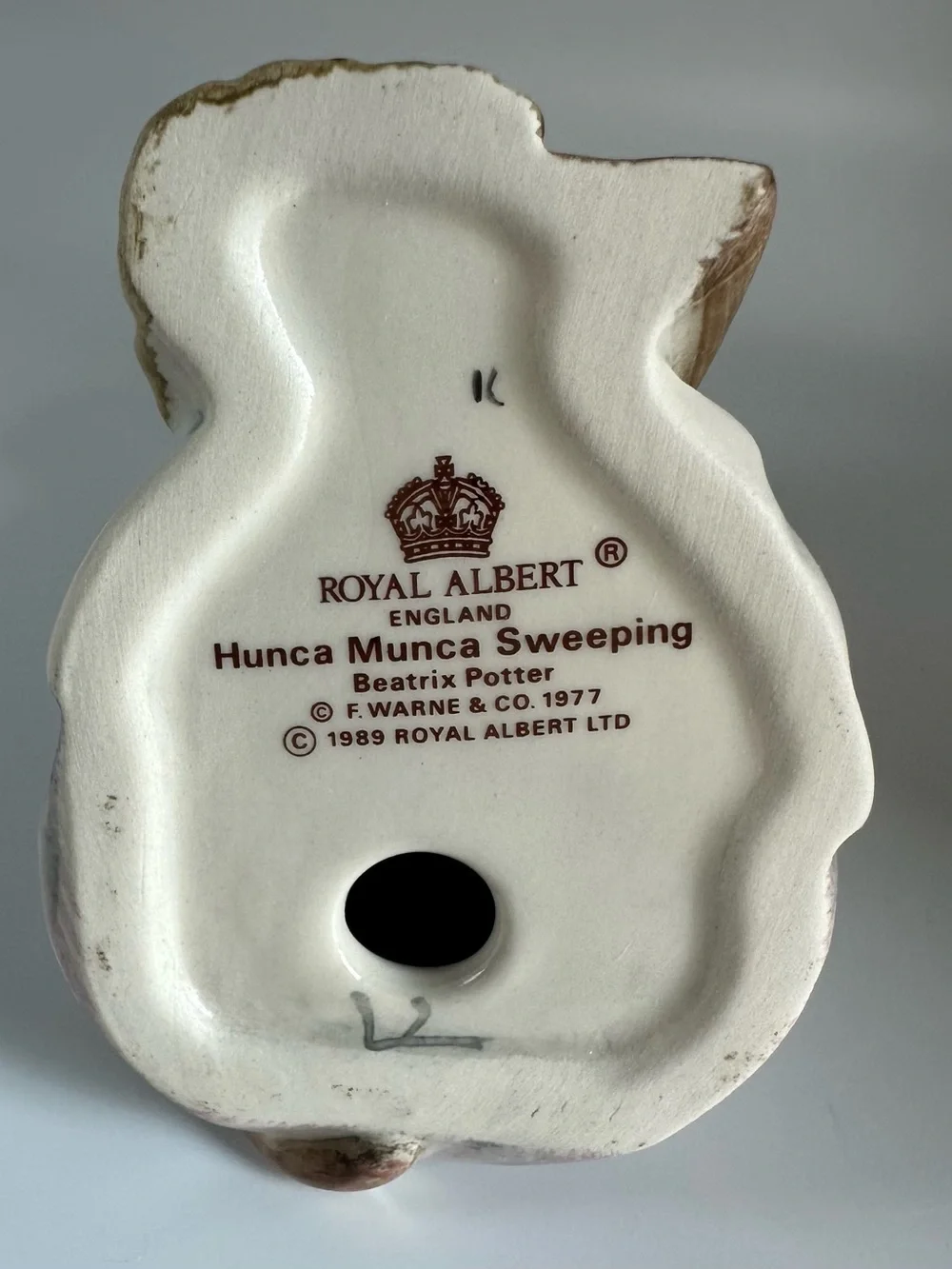 Royal Albert Beatrix Potter “Hunca Munca Sweeping” England